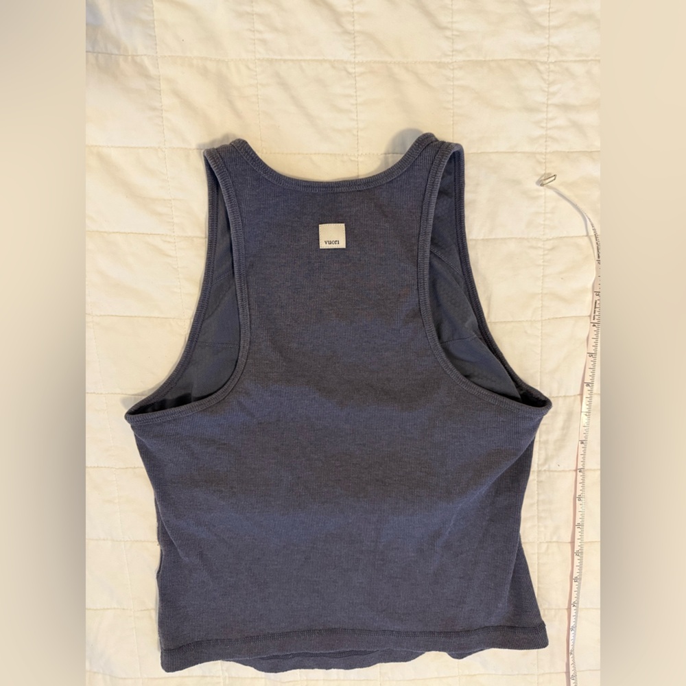 Vuori ribbed crop top tank with shelf bra navy blue